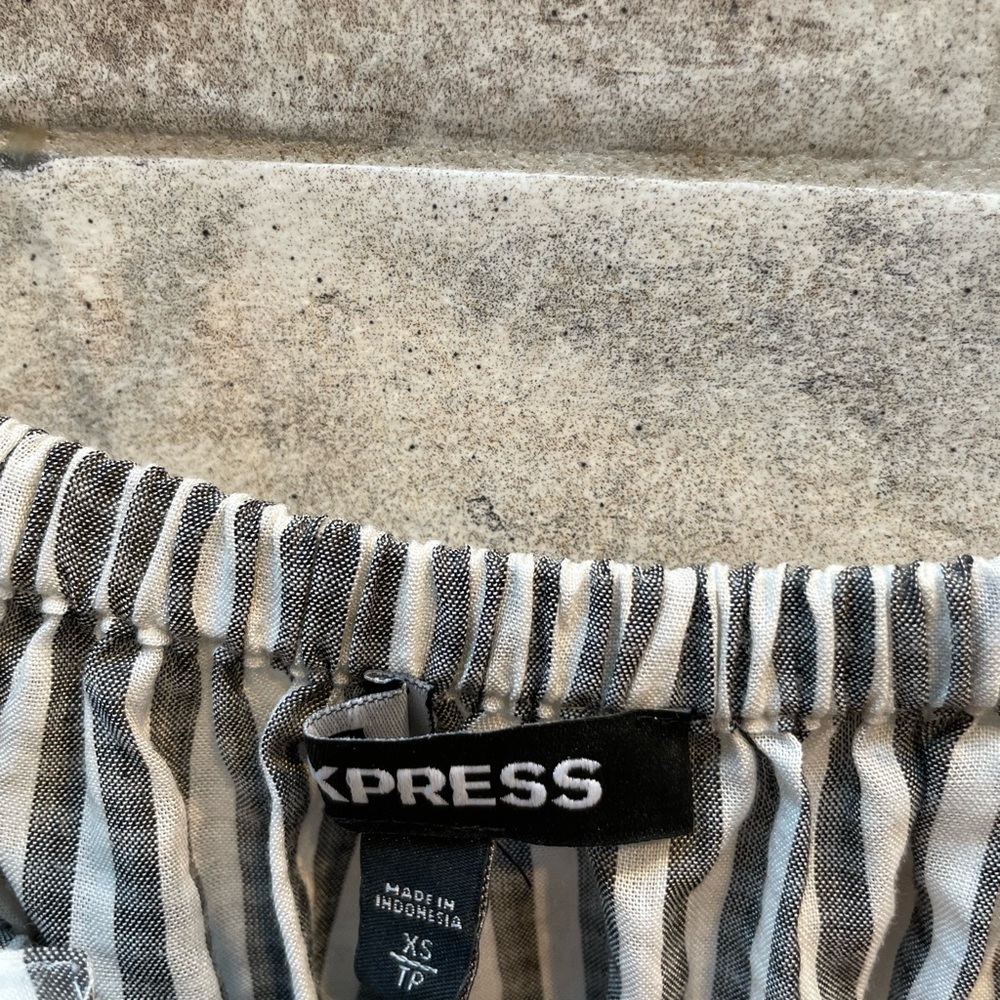 ❤️ EXPRESS OFF THE SHOULDER STRIPED TOP SIZE XS - Picture 8 of 9